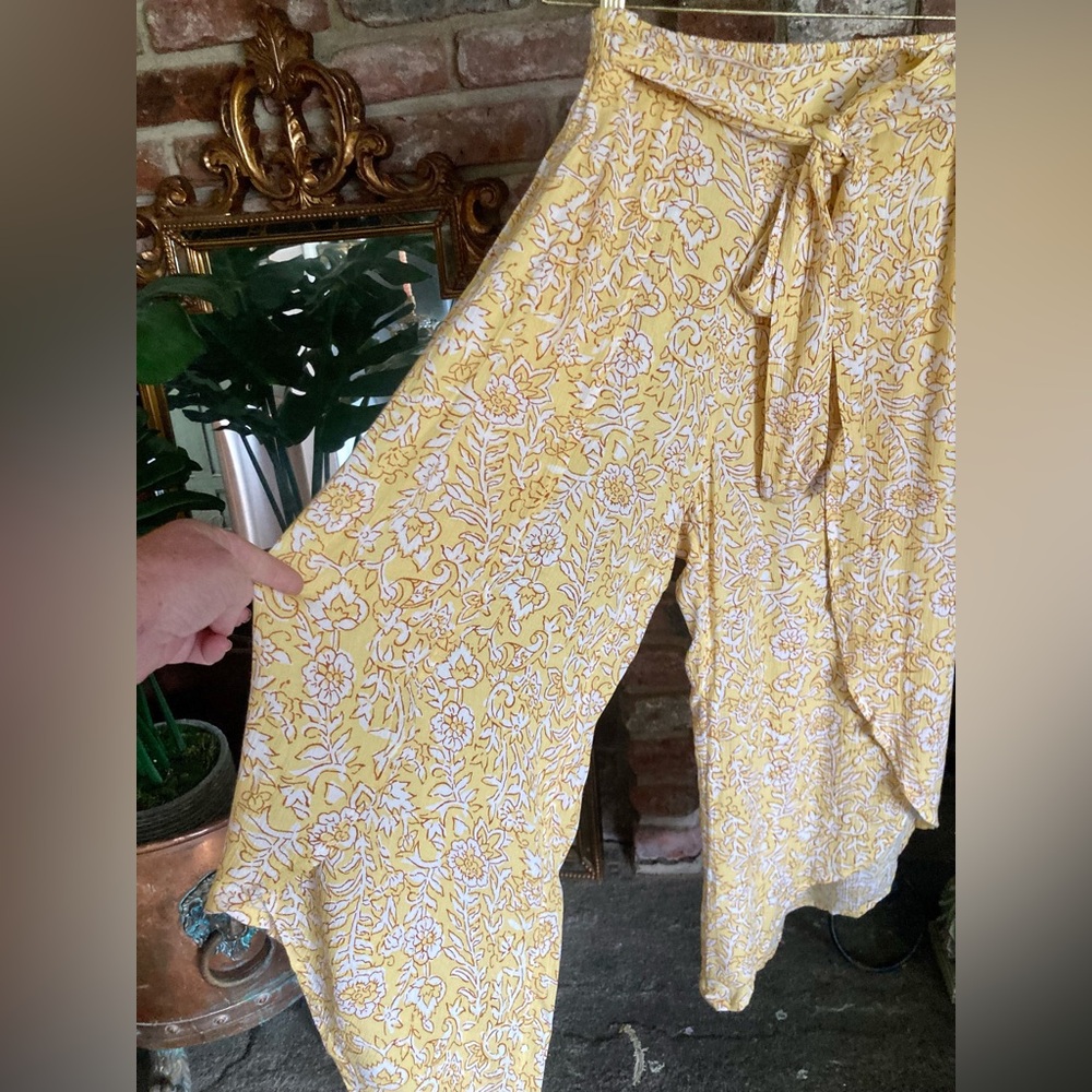 Billabong Capri Skies Yellow Floral Tie-Waist Split Tulip Leg Pants Boho Beach - Picture 14 of 16